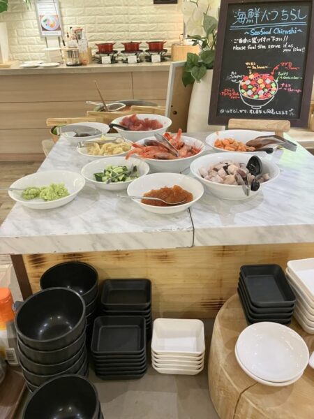 ANAホリデイ・イン 札幌すすきののビュッフェの様子(海鮮バラチラシ）