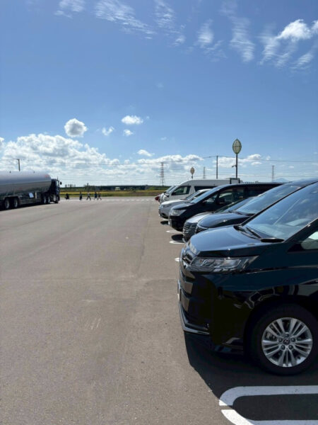 ロイズ　駐車場