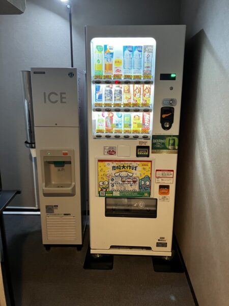ANAホリデイ・イン 札幌すすきのの9階にある自販機と製氷機